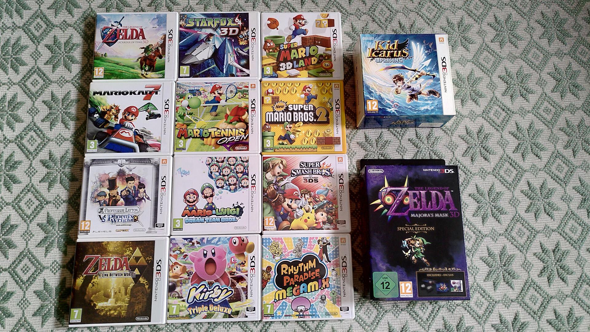 The Legend Of Zelda : Ocarina Of Time 3D, Starfox 64 3D, Super Mario 3D Land, Mario Kart 7, Mario Tennis Open, New Super Mario Bros. 2, Phoenix Wright VS Professeur Layton, Mario & Luigi Dream Team Bros., Super Smash Bros. 3DS, The Legends Of Zelda : A Link Between Worlds, Kirby Triple Deluxe, Rhythm Paradise Megamix, Kid Icarus Uprising (édition limitée) et The Legend Of Zelda : Majora's Mask 3D (édition limitée).