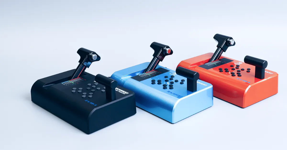 Photo officielle des trois Mascon les plus récents : le noir (que j'ai montré sur la première photo), un bleu et un rouge.
