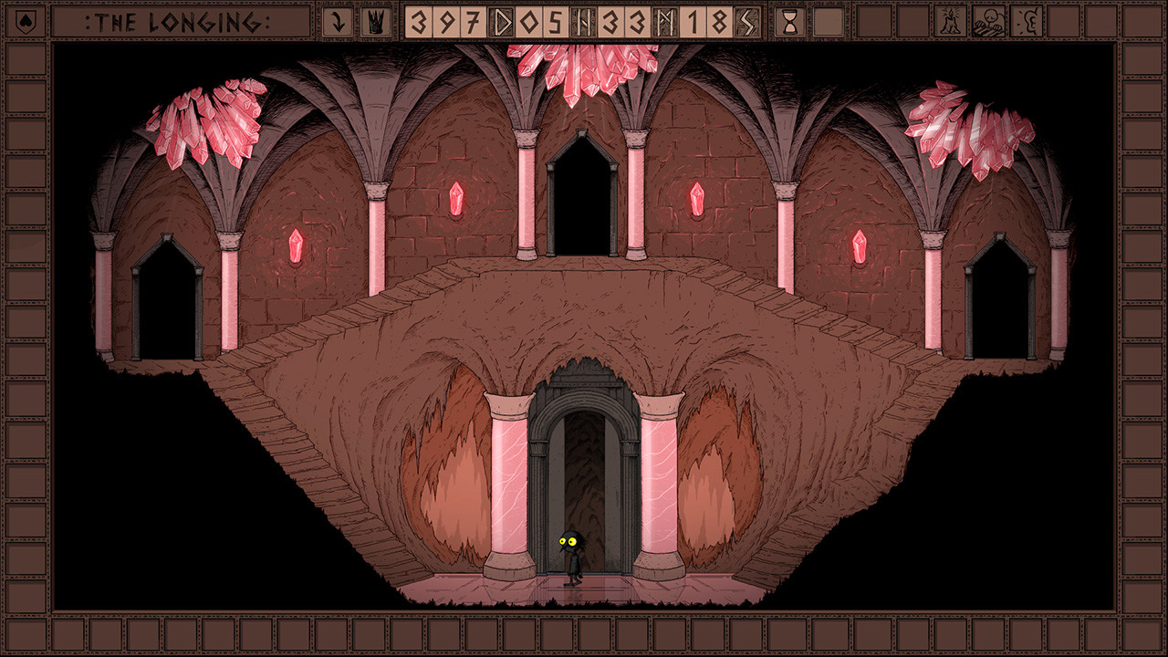 Screen du jeu montrant notre personnage dans une salle souterraine présentant quatre issues. Des piliers soutiennent la caverne, des cristaux roses ornent l'endroit.